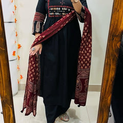 Mirror Work Nayra Cut Black Suit Set