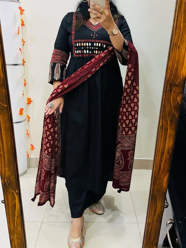 Mirror Work Nayra Cut Black Suit Set