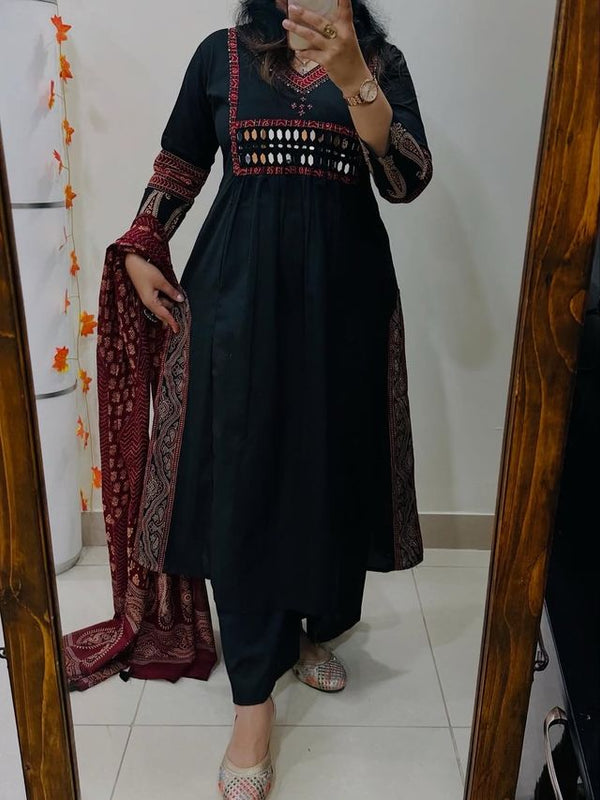 Mirror Work Nayra Cut Black Suit Set