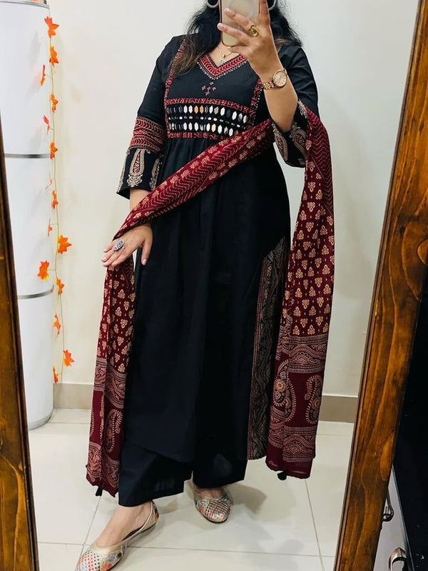 Mirror Work Nayra Cut Black Suit Set