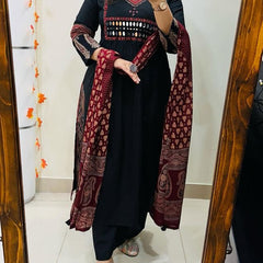 Mirror Work Nayra Cut Black Suit Set