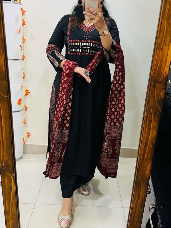 Mirror Work Nayra Cut Black Suit Set