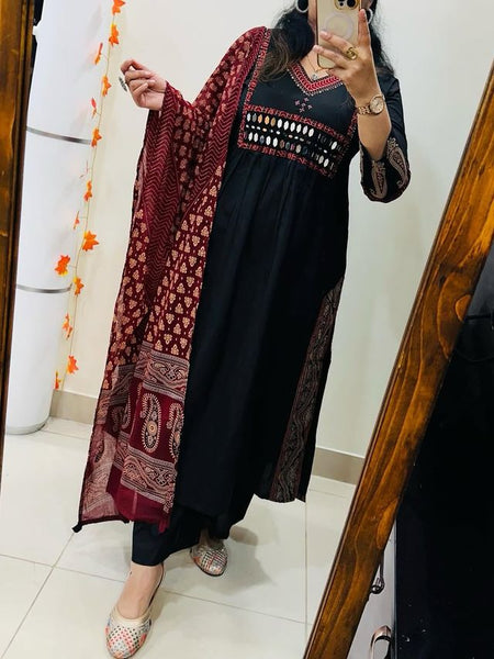 Mirror Work Nayra Cut Black Suit Set